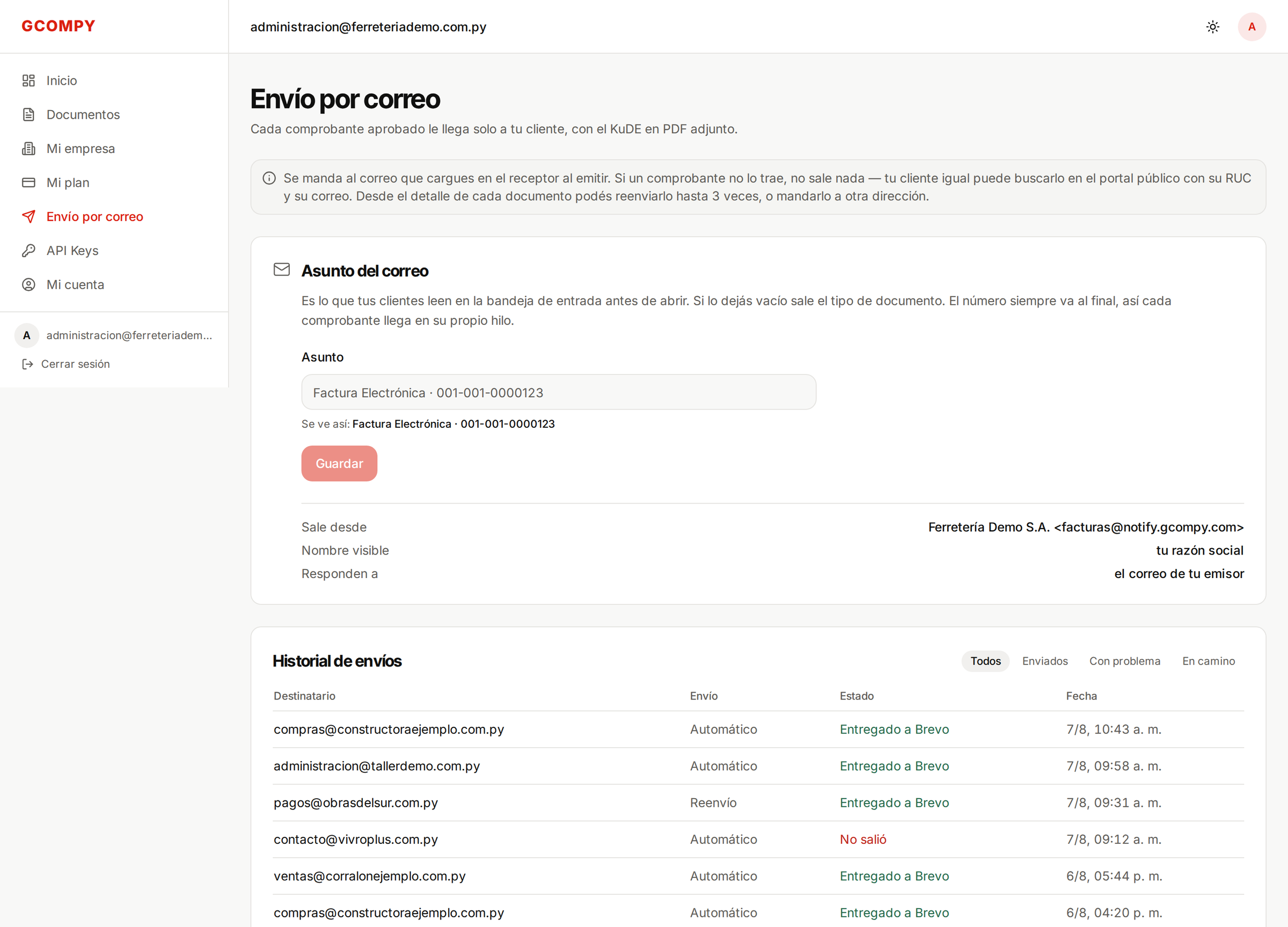 Pantalla de envío por correo en el portal de GCOMPY: el asunto configurable y el historial de envíos con el estado de cada dirección